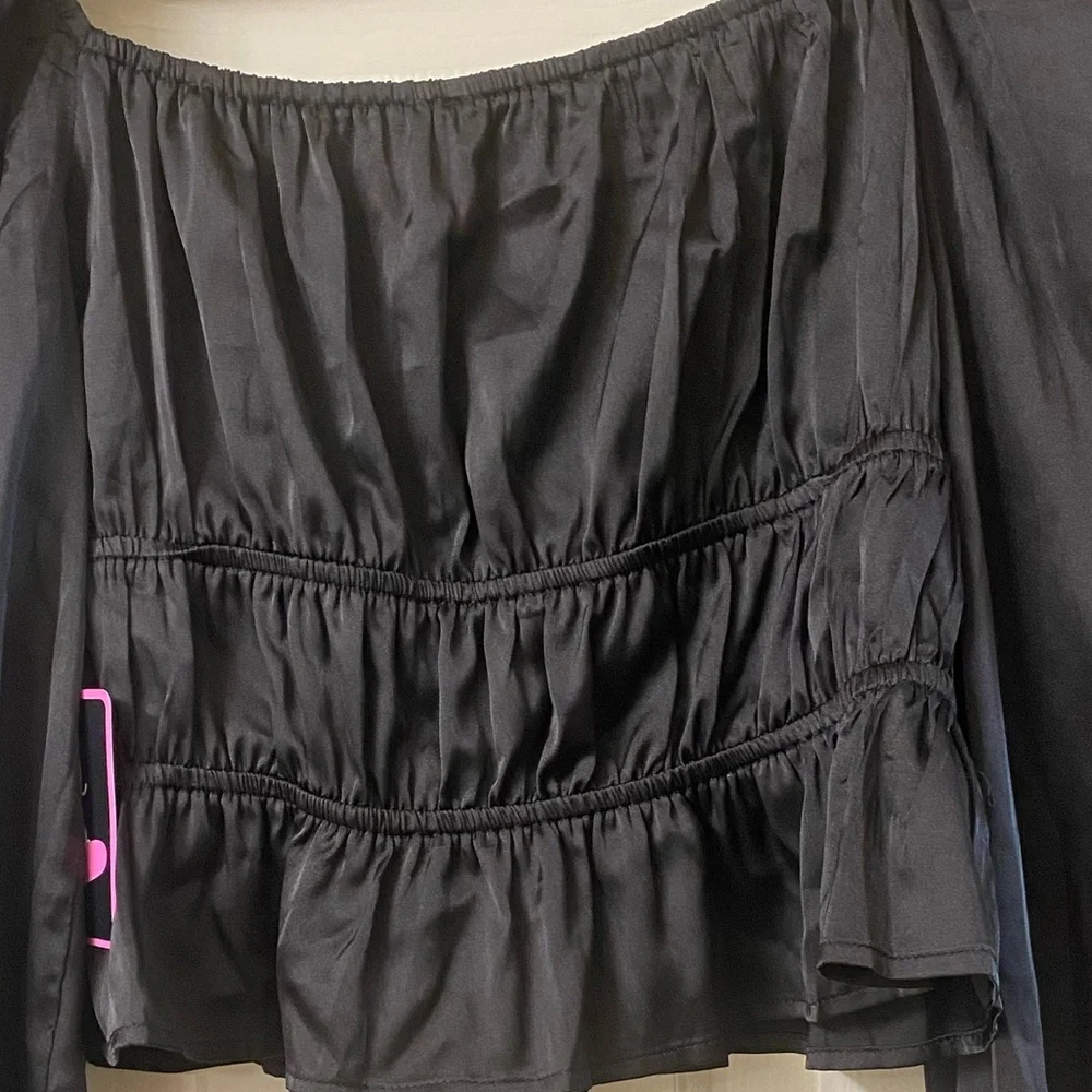 Mixed Threads Los Angeles Satin Black Puff Long Sleeve Crop Top Size Medium NWT - Picture 12 of 16
